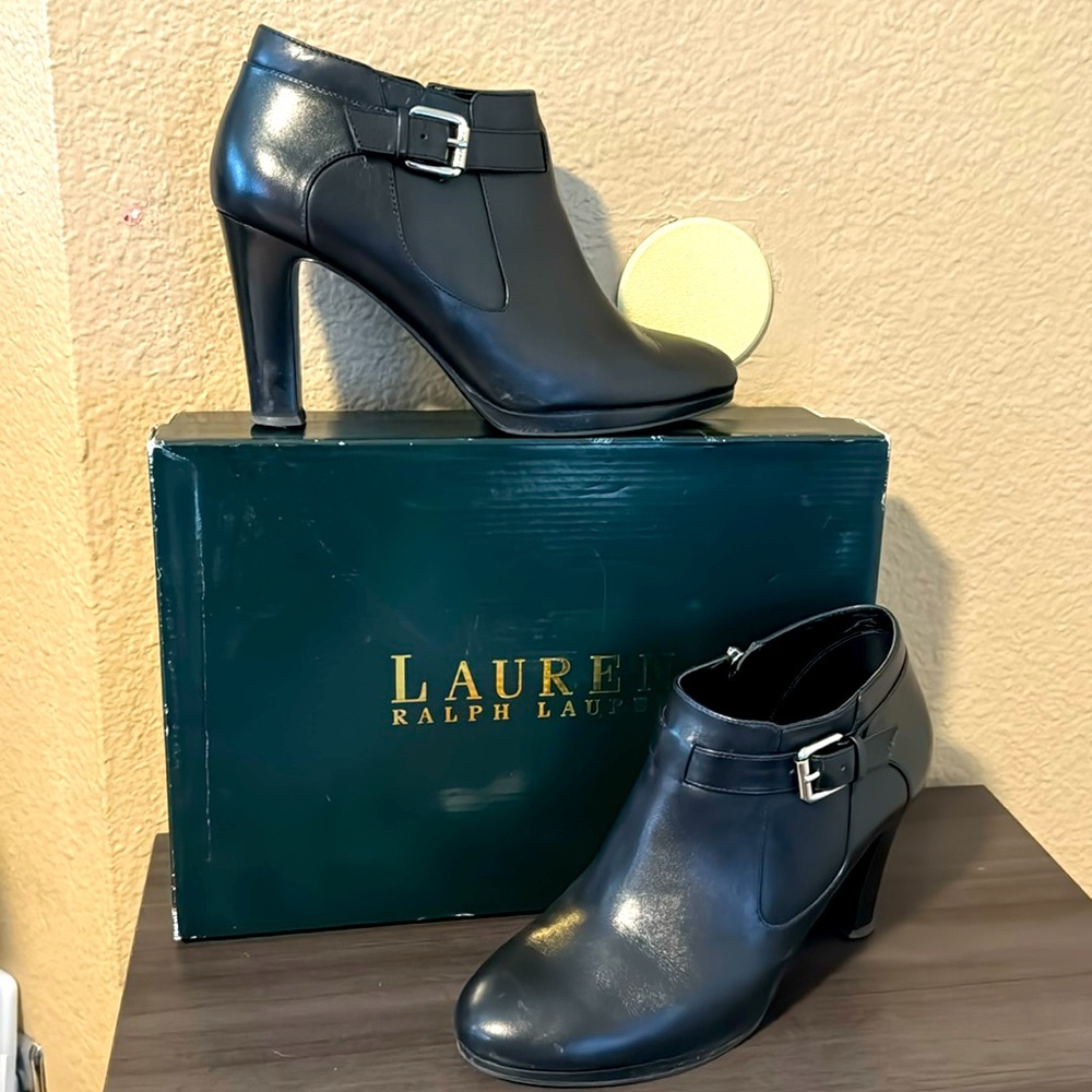 Like NEW Ankle Boots- LAUREN by Ralph Lauren size:9M